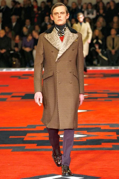 Look 19